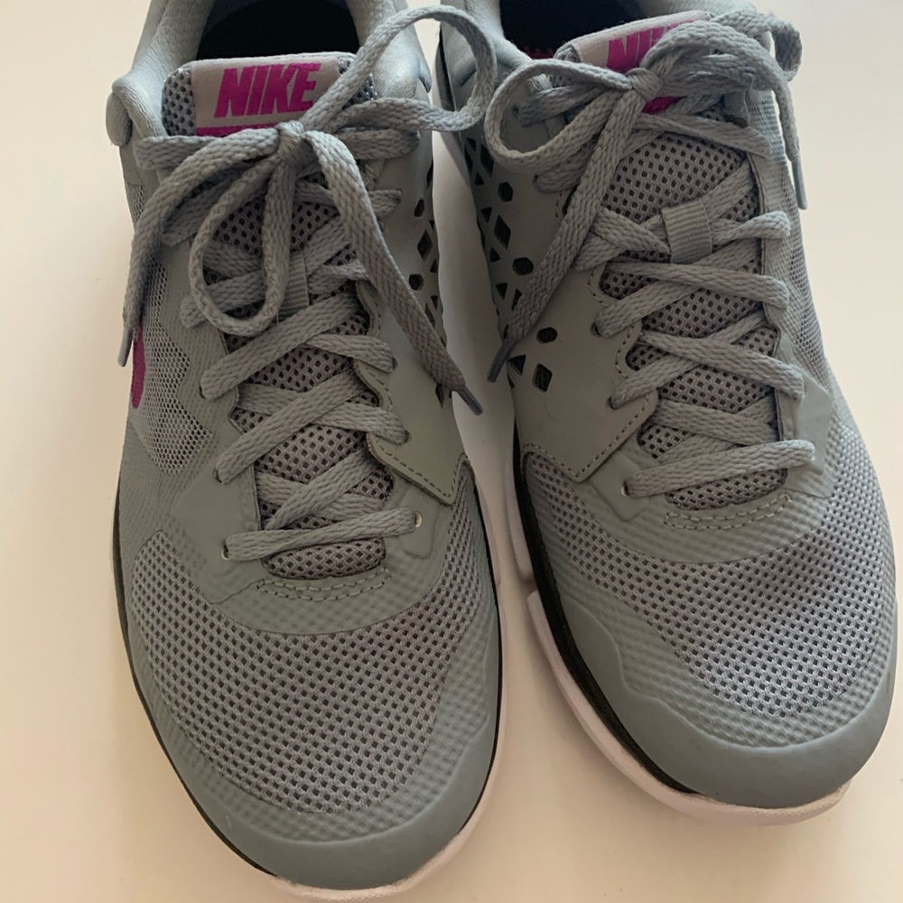Nike Fitsole Athletic Cross Trainers